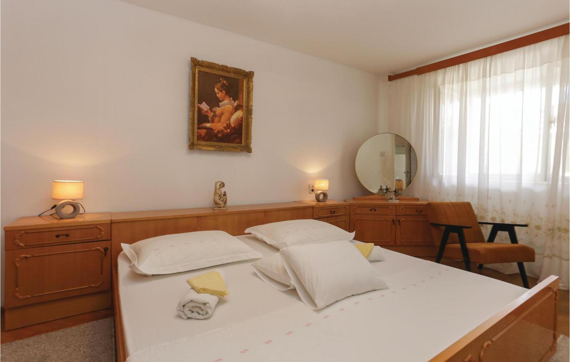 2 Bedroom Stunning Apartment In Kastel Kambelovac Kaštela Buitenkant foto