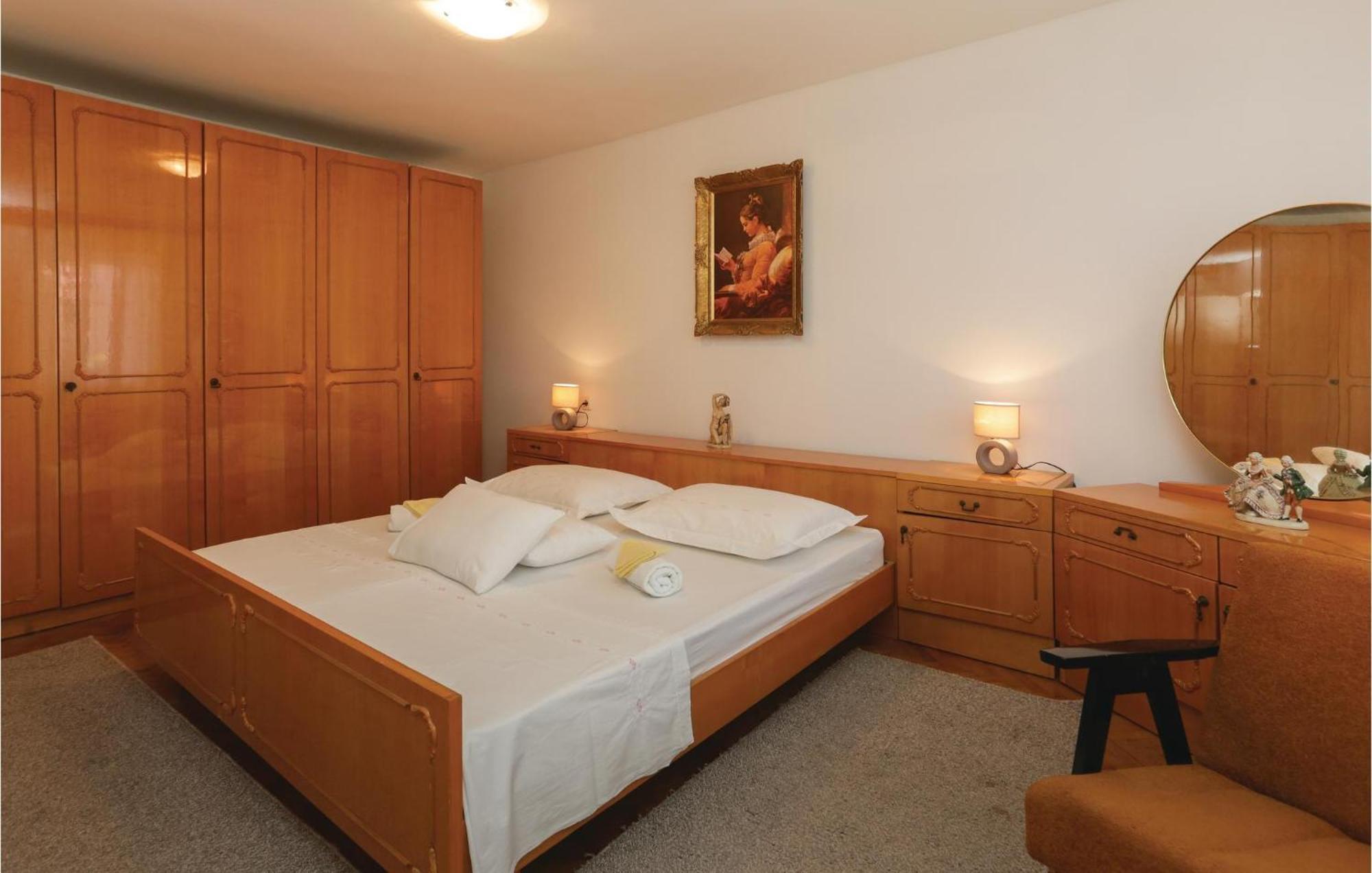 2 Bedroom Stunning Apartment In Kastel Kambelovac Kaštela Buitenkant foto