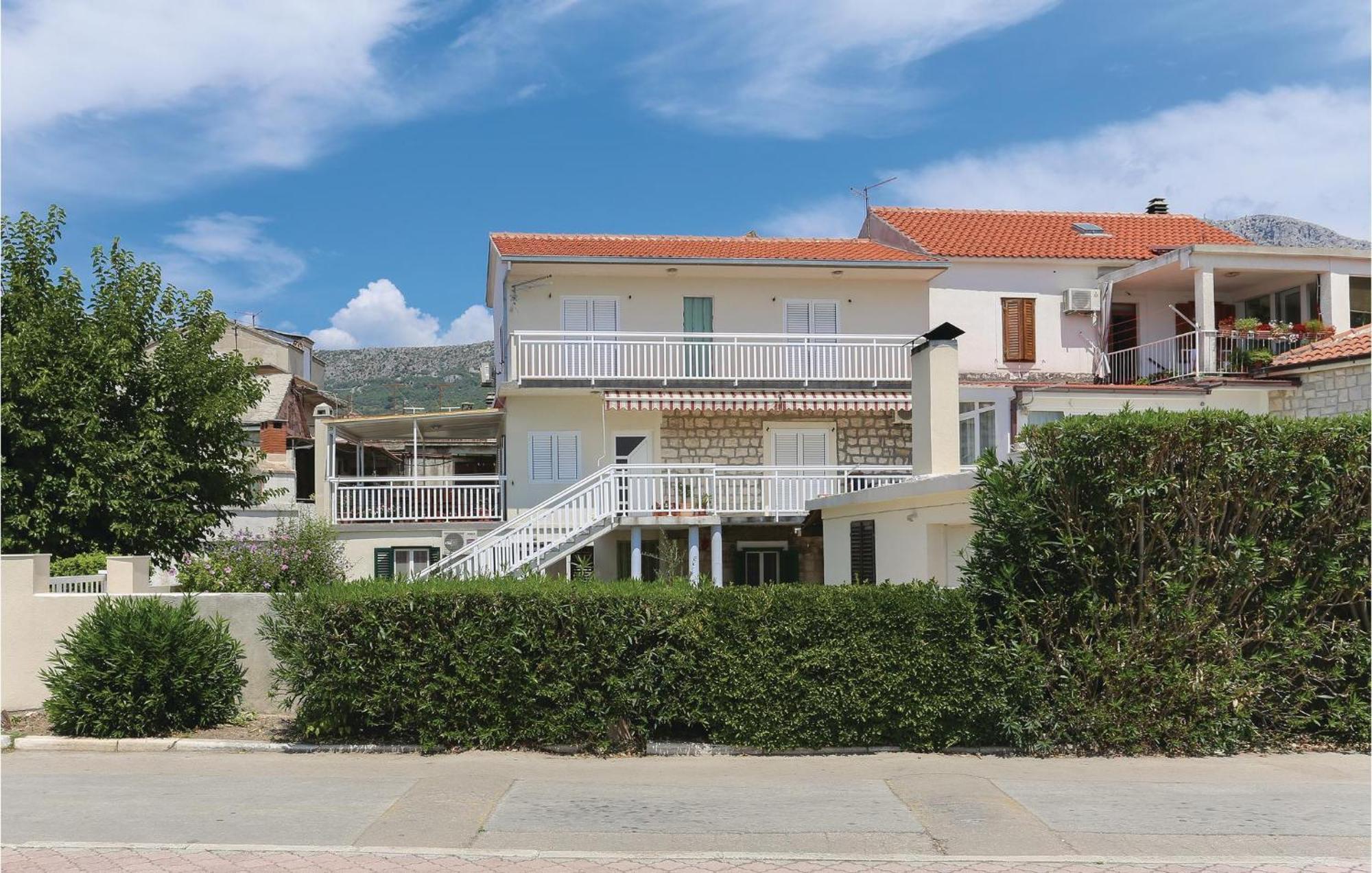 2 Bedroom Stunning Apartment In Kastel Kambelovac Kaštela Buitenkant foto